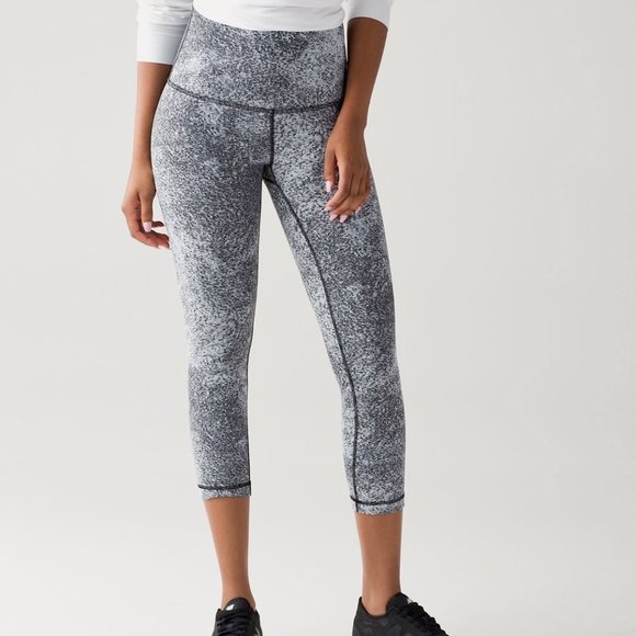 🖤🎉🖤 Lululemon Black White High Rise (looks Gray) Spray Dye Crops - Picture 6 of 8